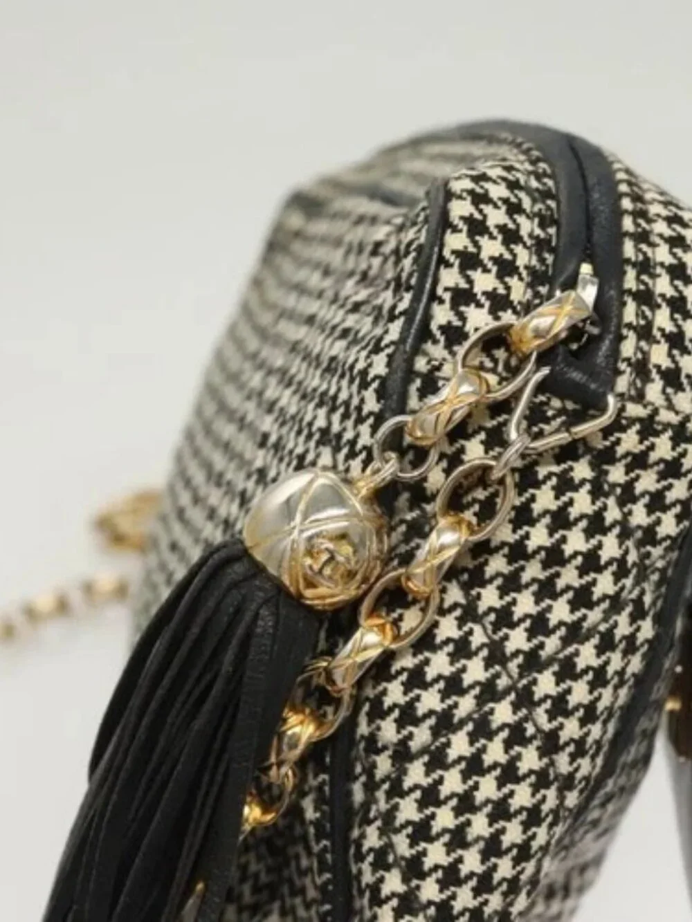CHANEL Matelasse Chain Shoulder Bag Canvas White Black CC Auth 120186V